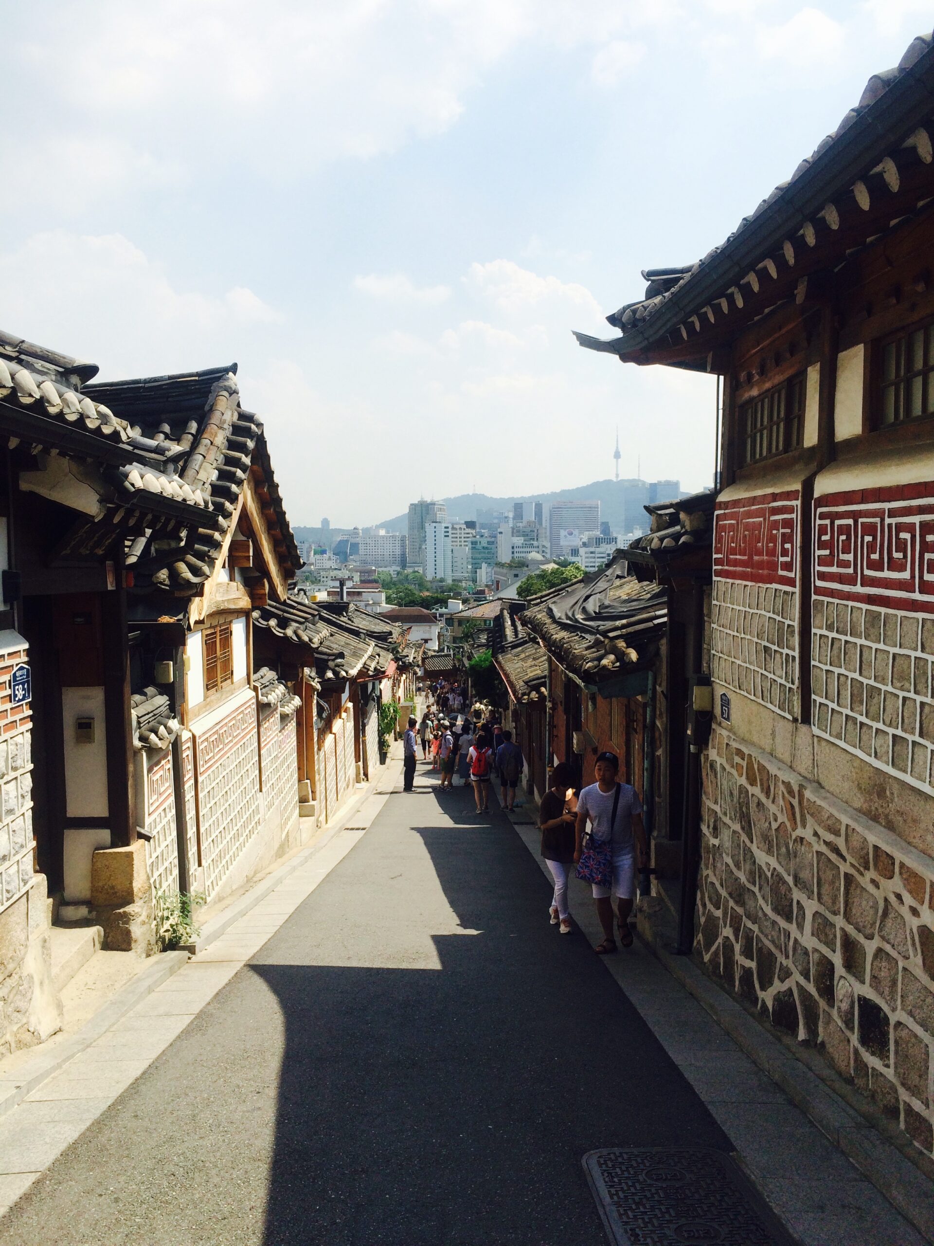 Welcome to ‘Seoul Life’: Beyond the Postcards, Discover the Real Pulse of Seoul